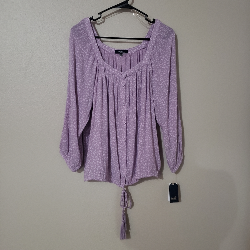 🆕️NWT Angels Lilac Top